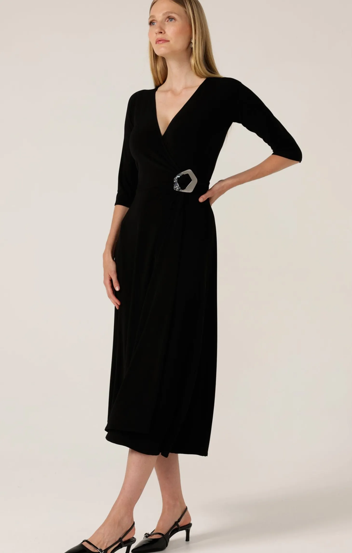 3/4 SLEEVE REVERSE WRAP MIDI DRESS IN BLACK