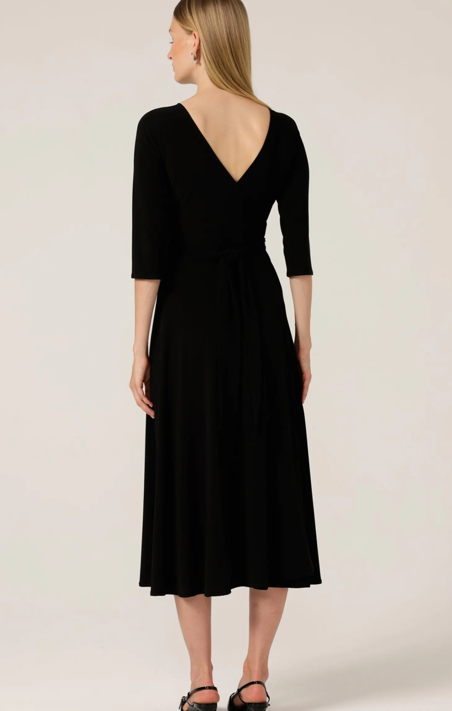 3/4 SLEEVE REVERSE WRAP MIDI DRESS IN BLACK