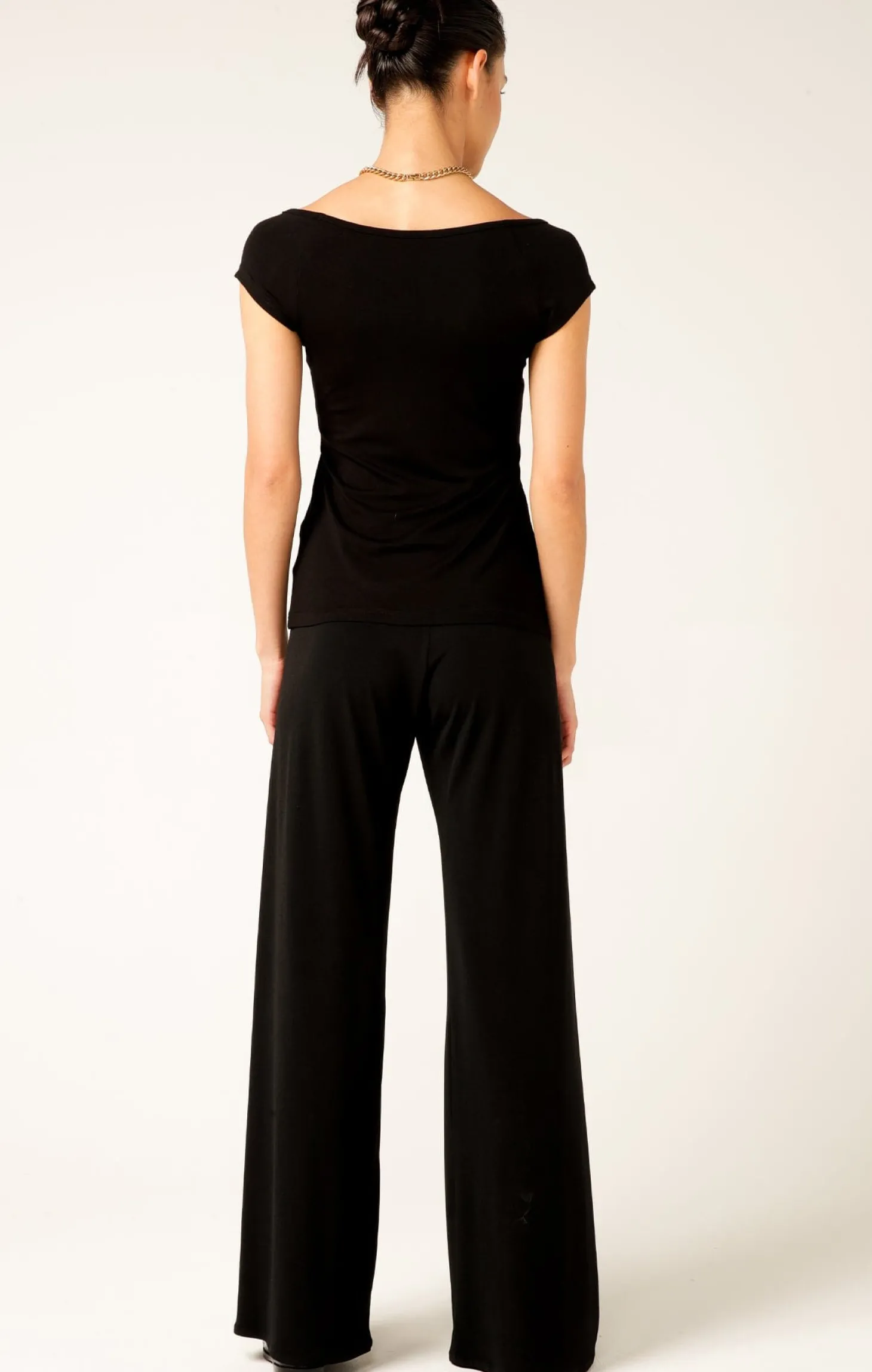CAP SLEEVE TOP IN BLACK