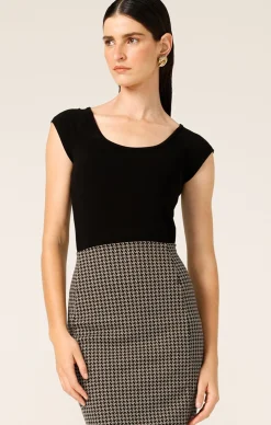 CAP SLEEVE TOP IN BLACK