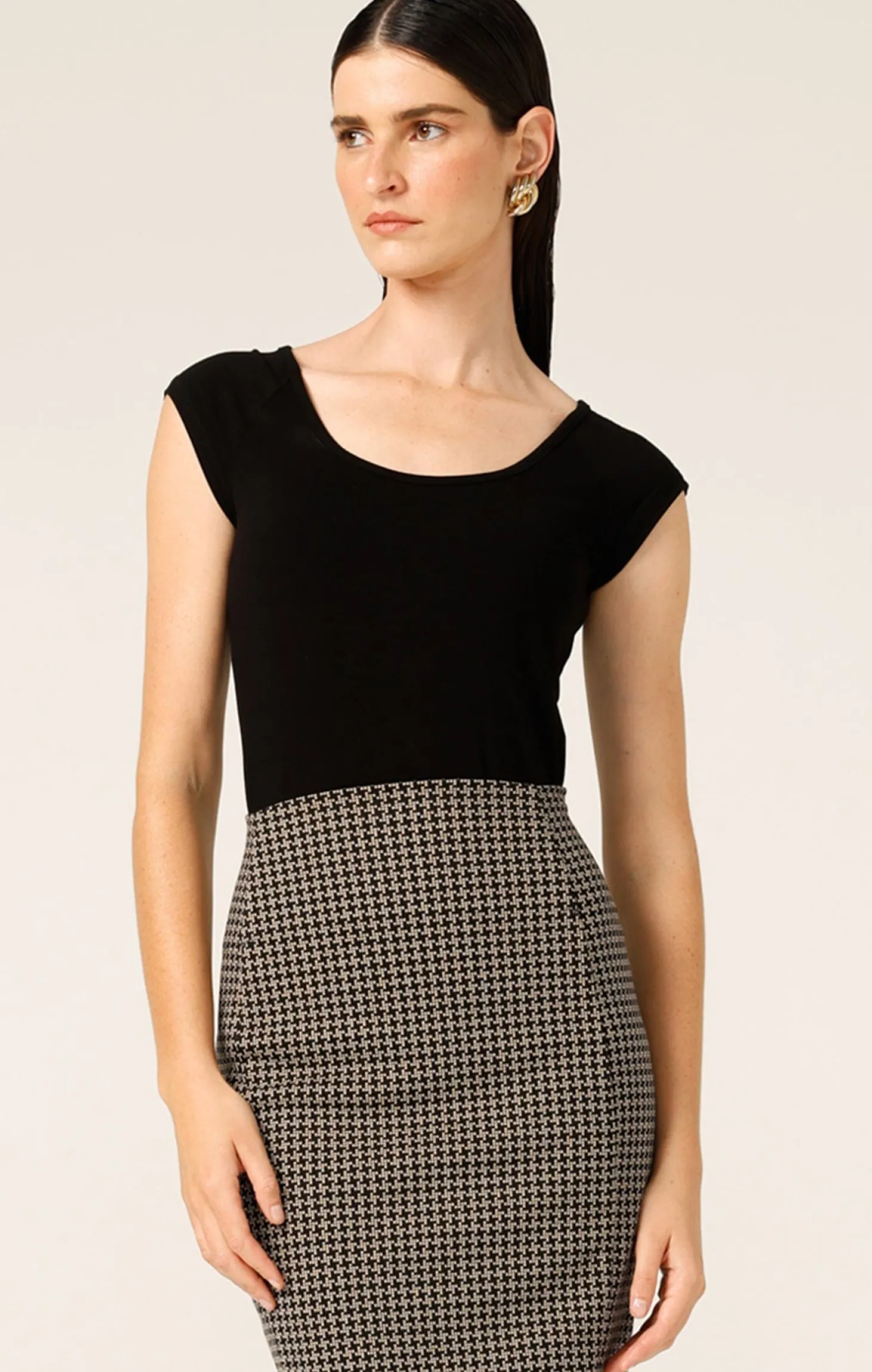 CAP SLEEVE TOP IN BLACK