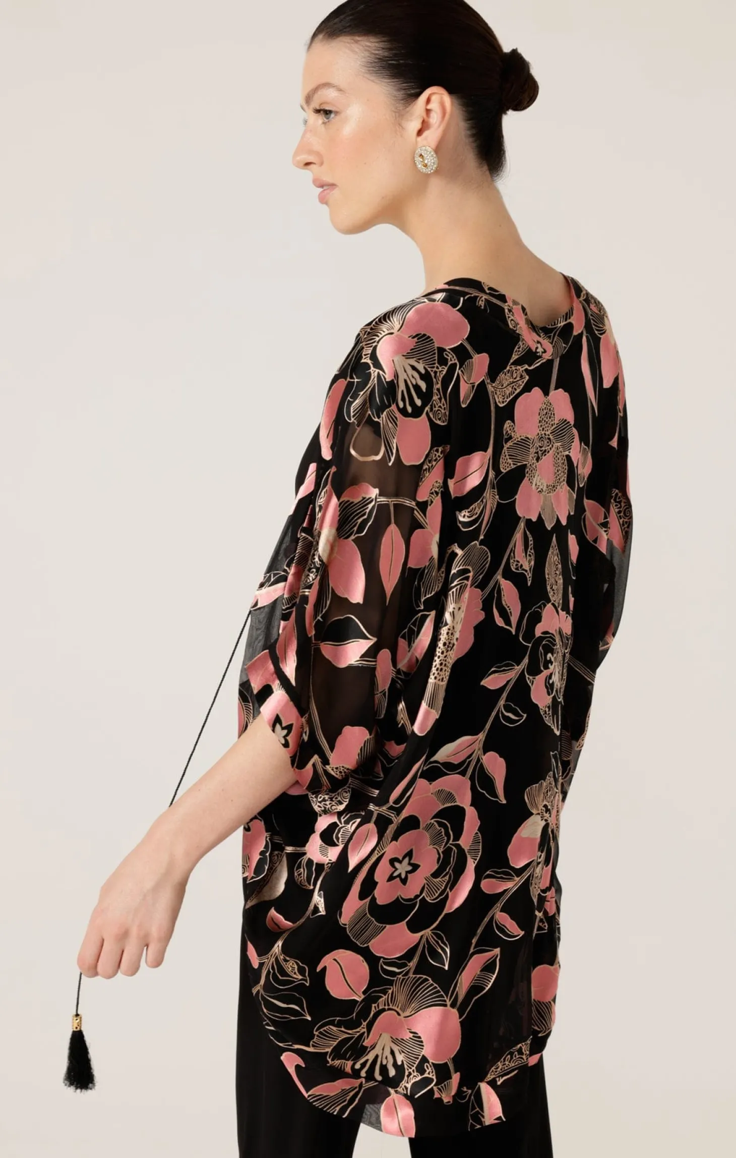 COURTESAN KIMONO IN BLACK PINK FLORAL