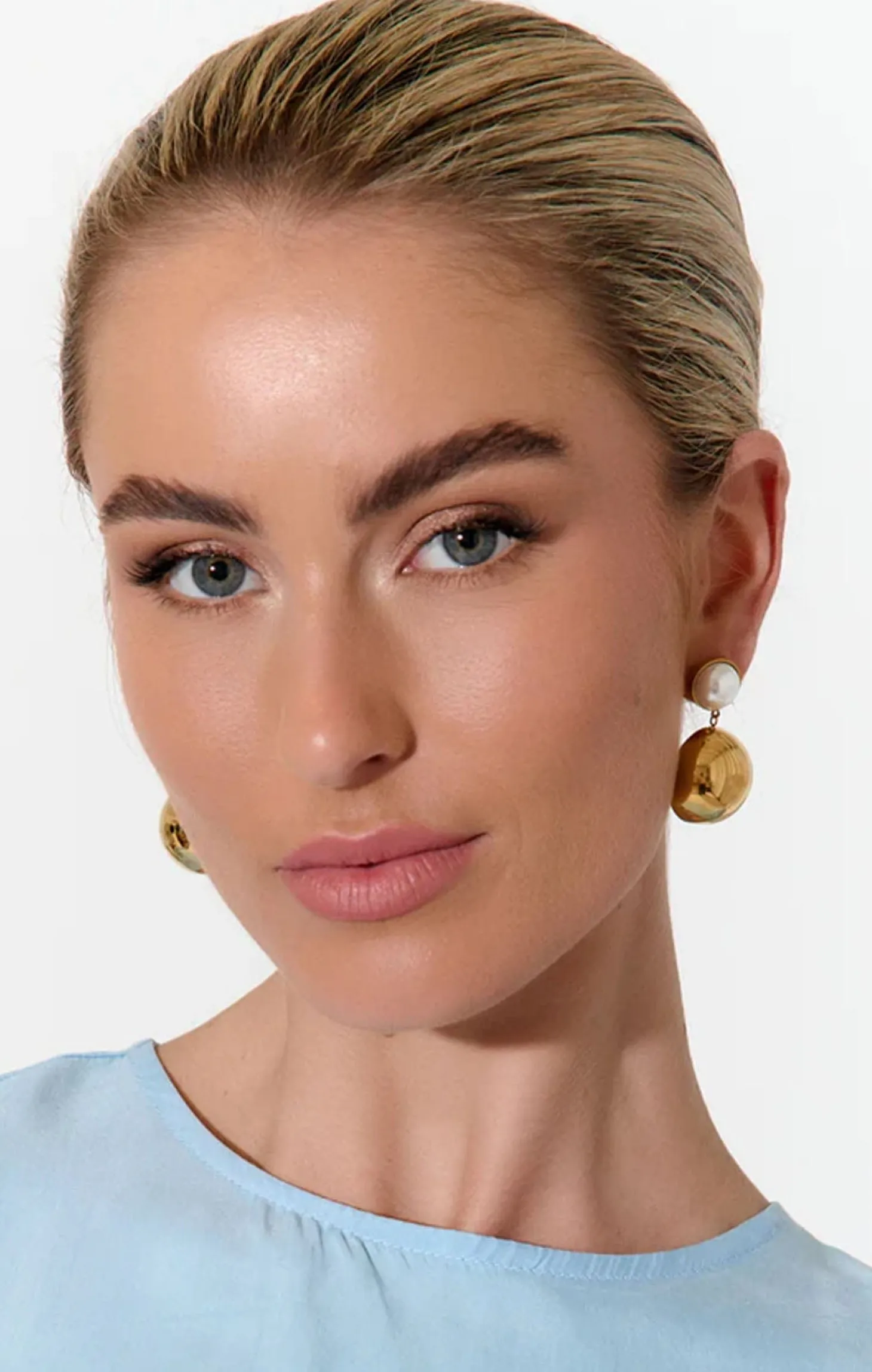 FAUX PEARL DISC DROP EARRING IN GOLD