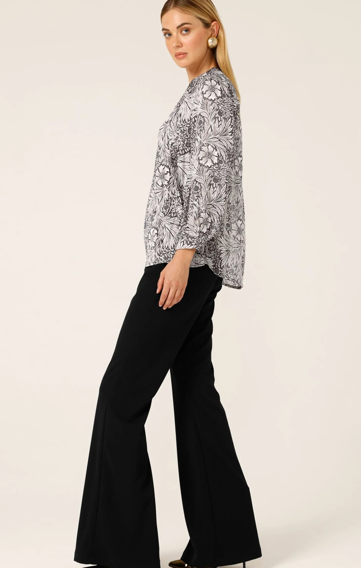 FLORENTINE BLOUSE IN BLACK WHITE FLORAL