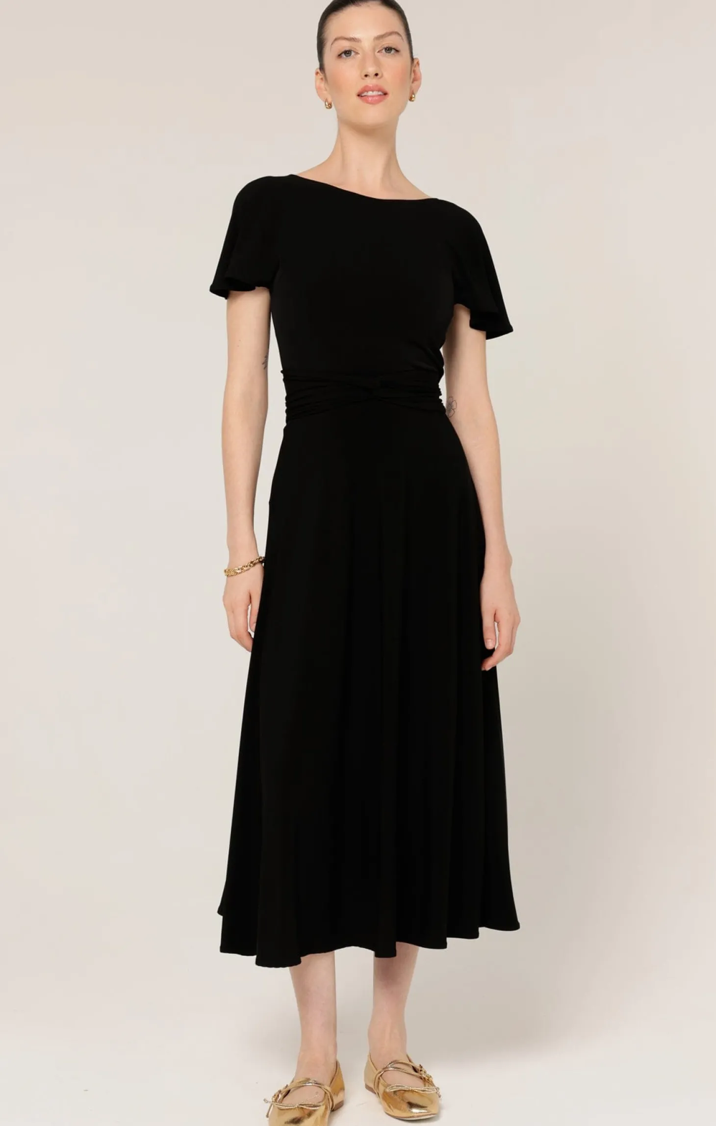 FLUTE SLEEVE REVERSE WRAP IN BLACK