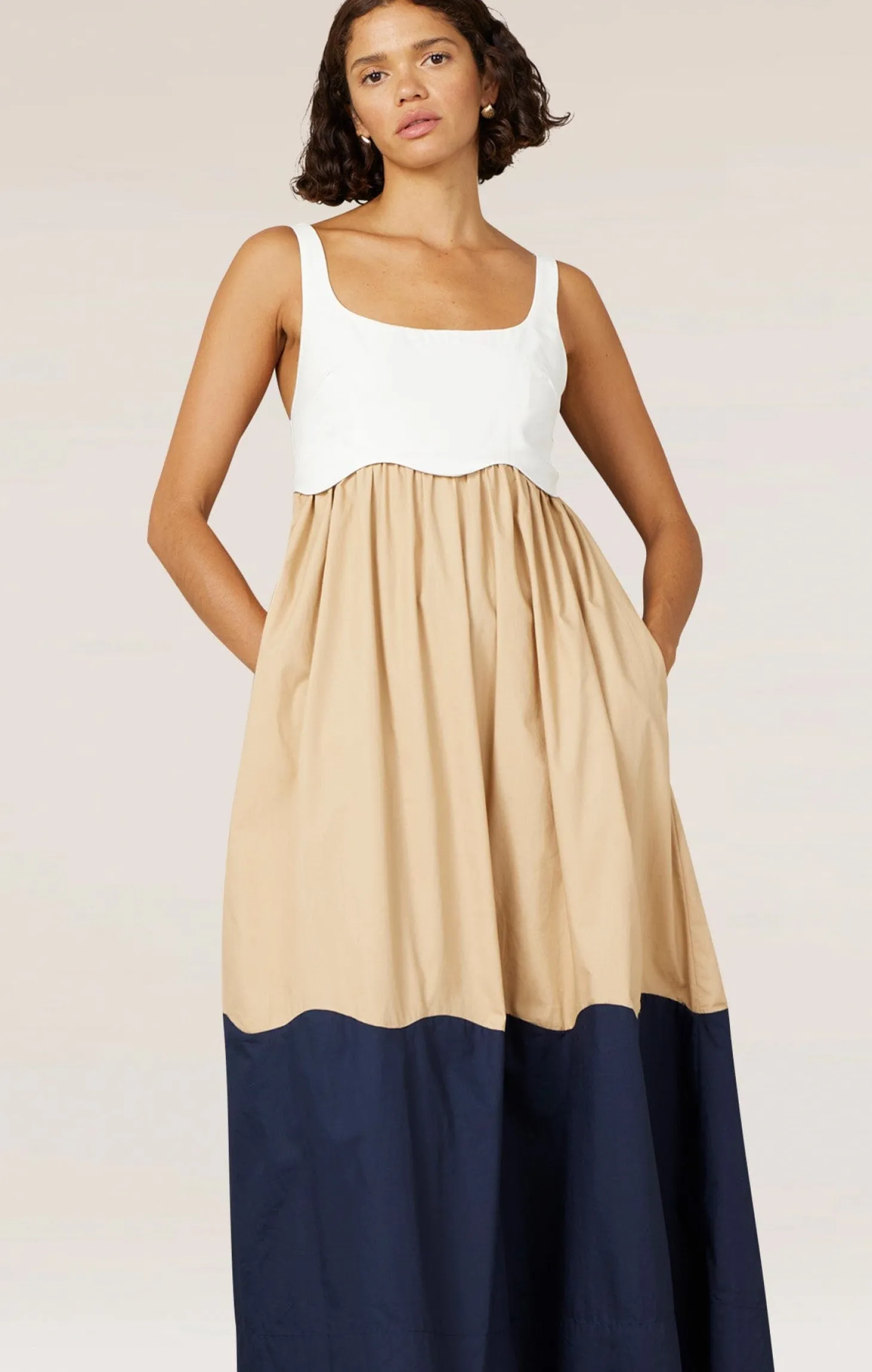 FORMATION SUNDRESS IN WHITE SAND NAVY