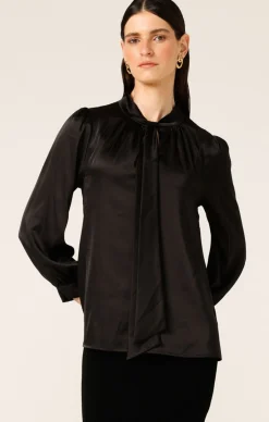 HATCHIE BLOUSE IN BLACK