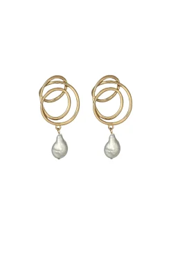METAL CIRCLES PEARL DROP EARRING IN GOLD