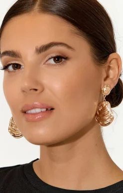 METAL OYSTER DROP EARRING IN GOLD