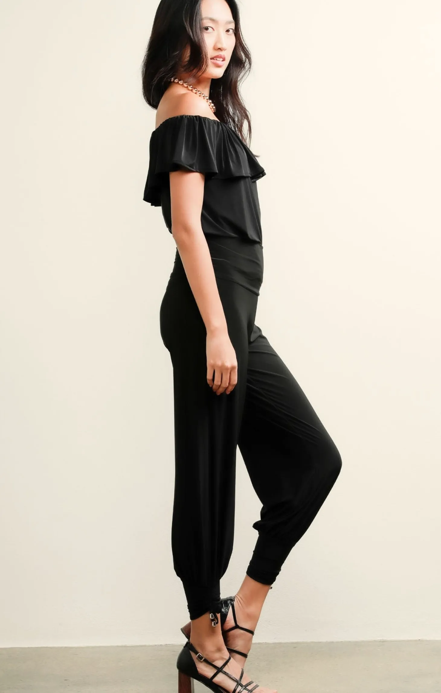 OFF SHOULDER FRILL TOP IN BLACK