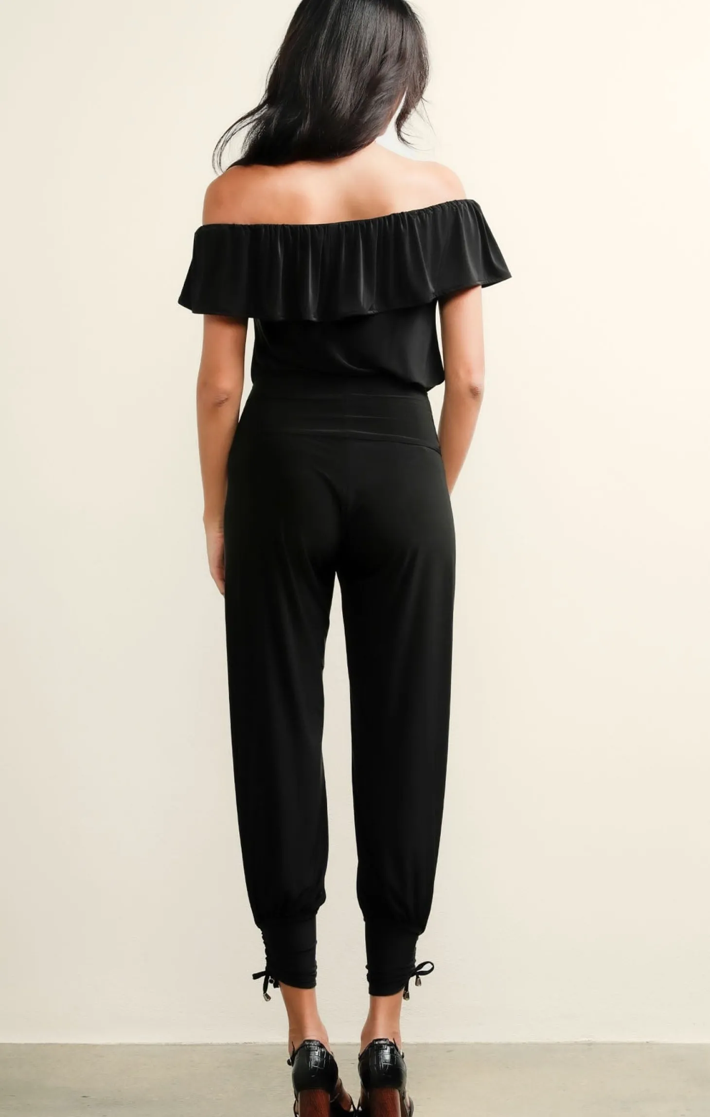 OFF SHOULDER FRILL TOP IN BLACK