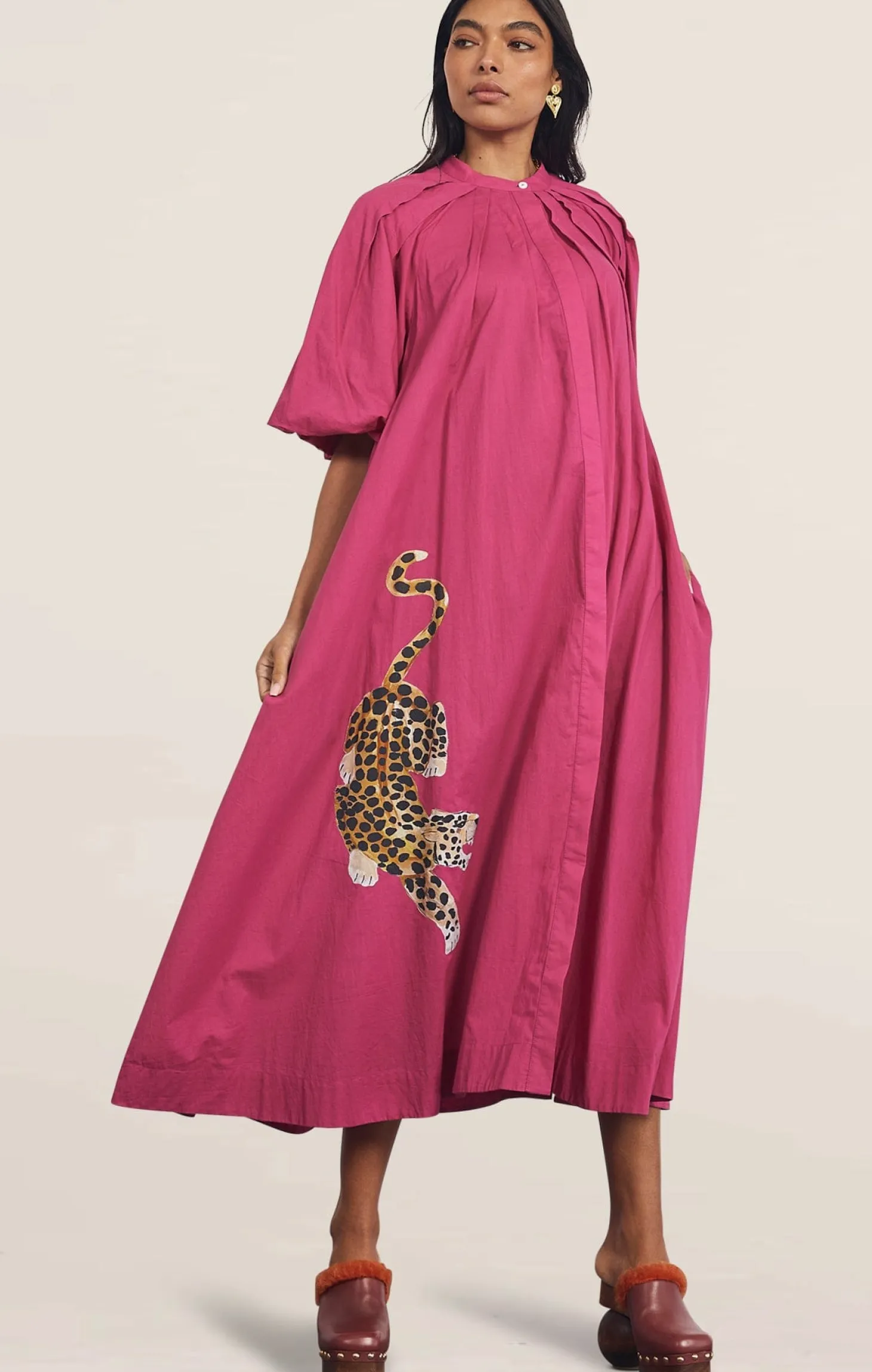 PLEATED NECK MIDI IN FUCHSIA