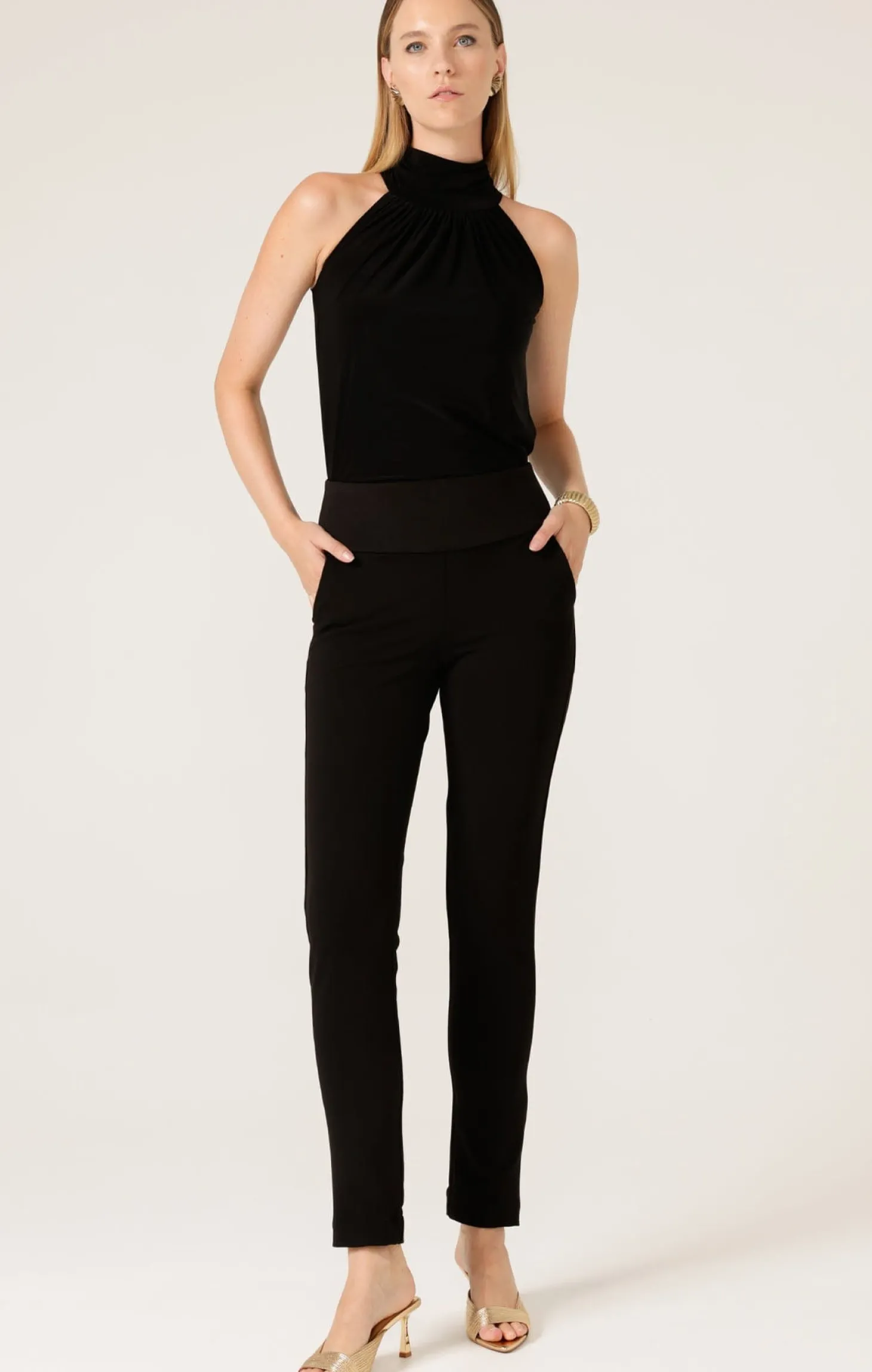 TAPERED LEG PANT IN BLACK