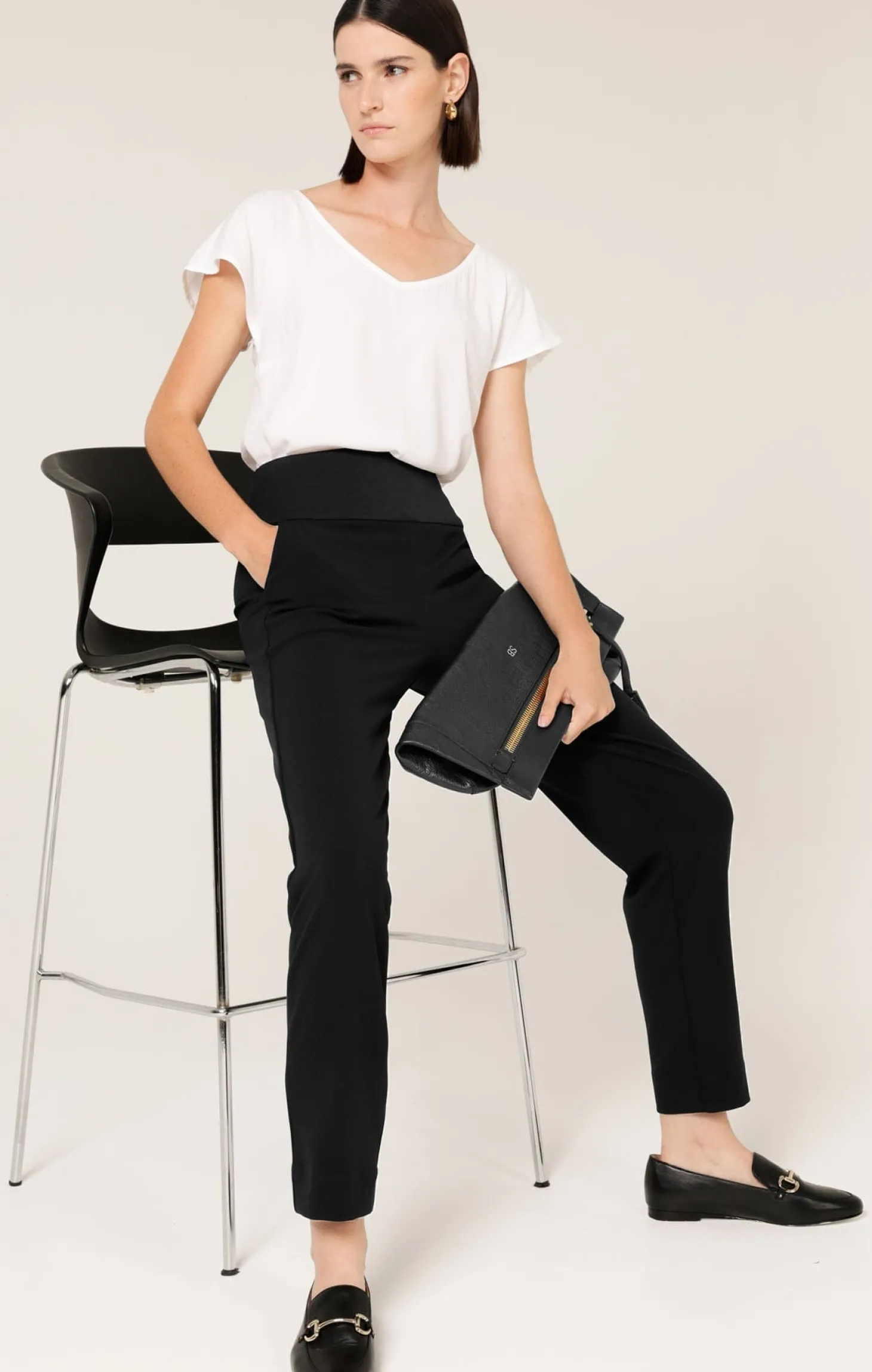TAPERED LEG PANT IN BLACK