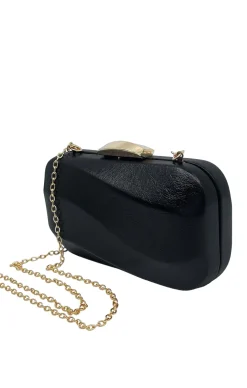WAVY STRUCTURED CLUTCH IN BLACK